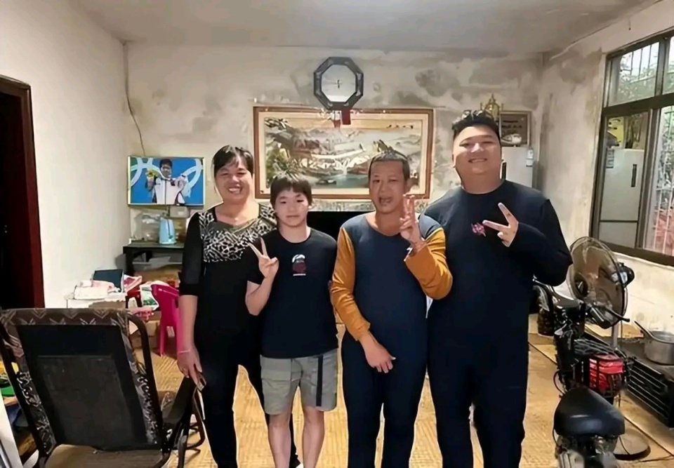 开学典礼上, inews, 直接在湛江 开学典礼上, inews, 直接在湛江