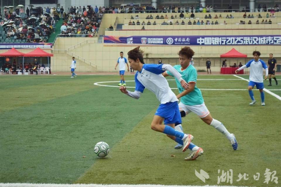 韩明轩摄, 高校组第四, 热情球迷现 韩明轩摄, 高校组第四, 热情球迷现